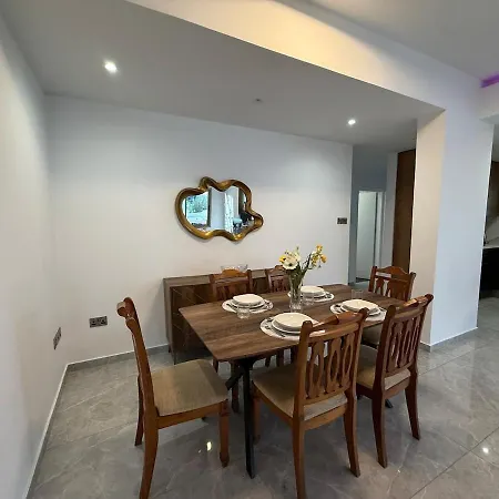 Bella's Place - Stylish 2bd With Large Veranda Appartement Larnaca