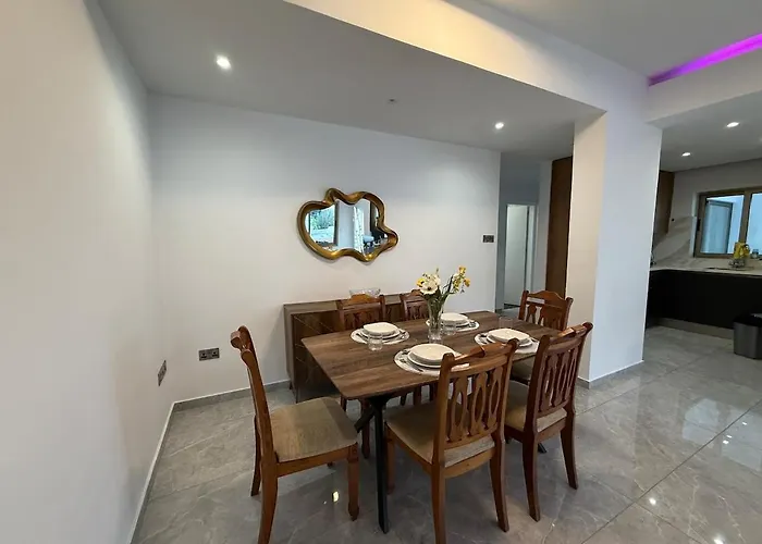 Bella's Place - Stylish 2bd With Large Veranda Apartment Larnaka