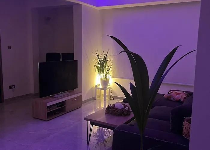 Bella's Place - Stylish 2bd With Large Veranda Apartment