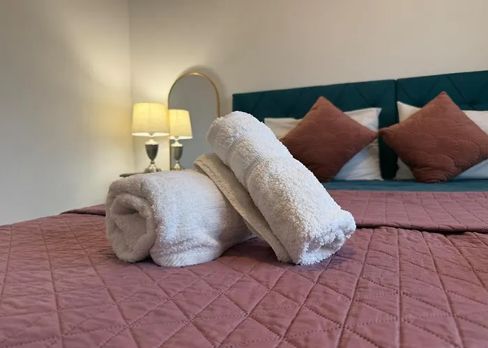 Bella's Place - Stylish 2bd With Large Veranda Apartment