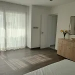Bella's Place - Stylish 2bd With Large Veranda Lejlighed