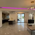 Lejlighed Bella's Place - Stylish 2bd With Large Veranda Larnaca