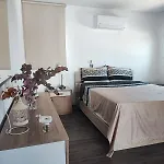 Bella's Place - Stylish 2bd With Large Veranda شقة لارنكا