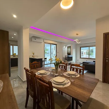 Bella's Place - Stylish 2bd With Large Veranda Appartement *