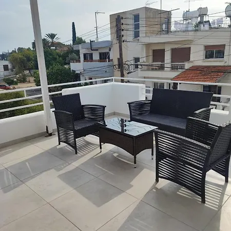 Bella's Place - Stylish 2bd With Large Veranda * 拉纳卡