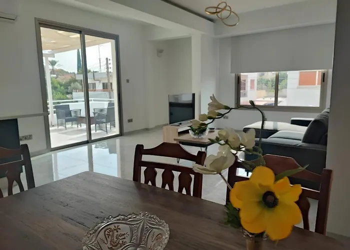 Διαμέρισμα Bella's Place - Stylish 2bd With Large Veranda Λάρνακα