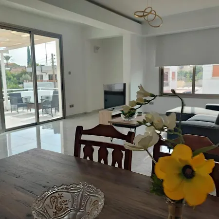 Apartment Bella's Place - Stylish 2bd With Large Veranda Larnaca