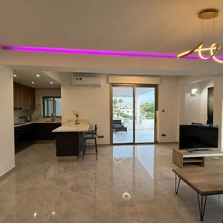 公寓 Bella's Place - Stylish 2bd With Large Veranda 拉纳卡